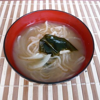 切り干し大根と玉ねぎの味噌汁